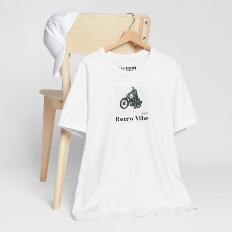 Retro Vibe Bronze Motorcycle T-Shirt: Erwecke den Geist der Oldtimer-Maschinen – Bild 9